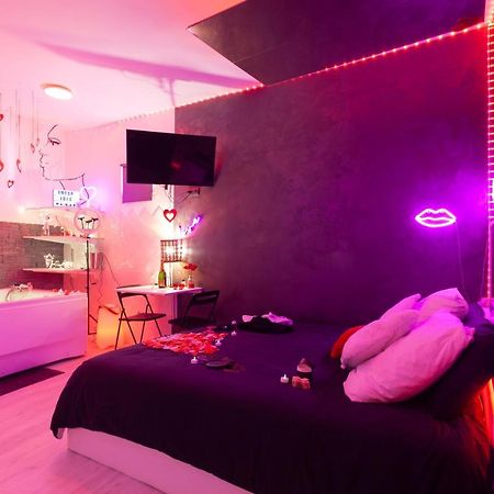 Love Room Avec Balneo Toulon Buitenkant foto