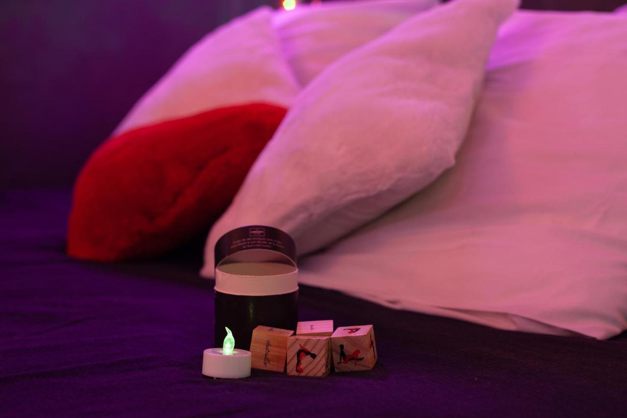 Love Room Avec Balneo Toulon Buitenkant foto