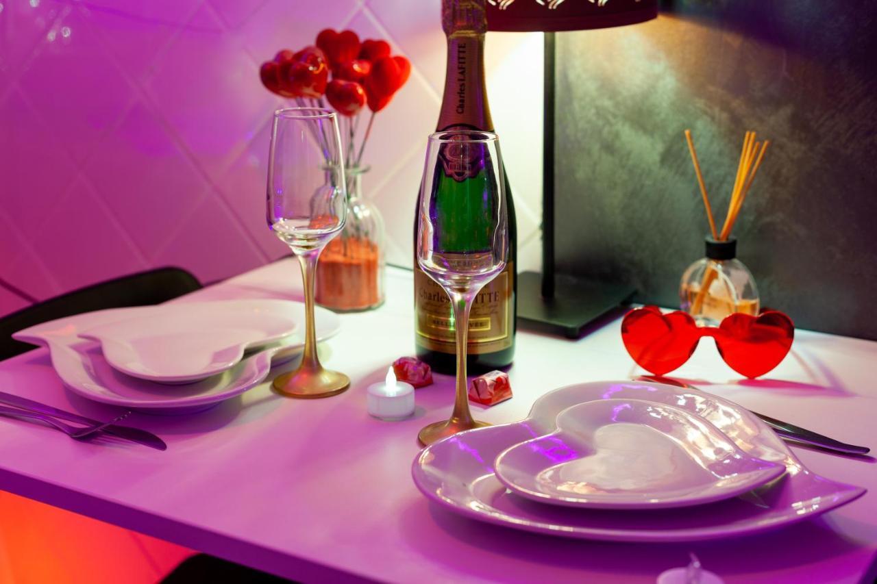 Love Room Avec Balneo Toulon Buitenkant foto