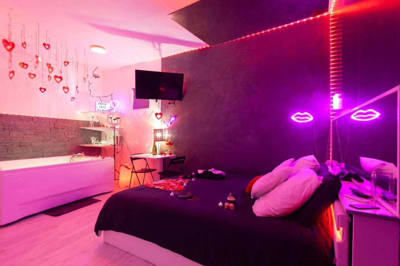 Love Room Avec Balneo Toulon Buitenkant foto