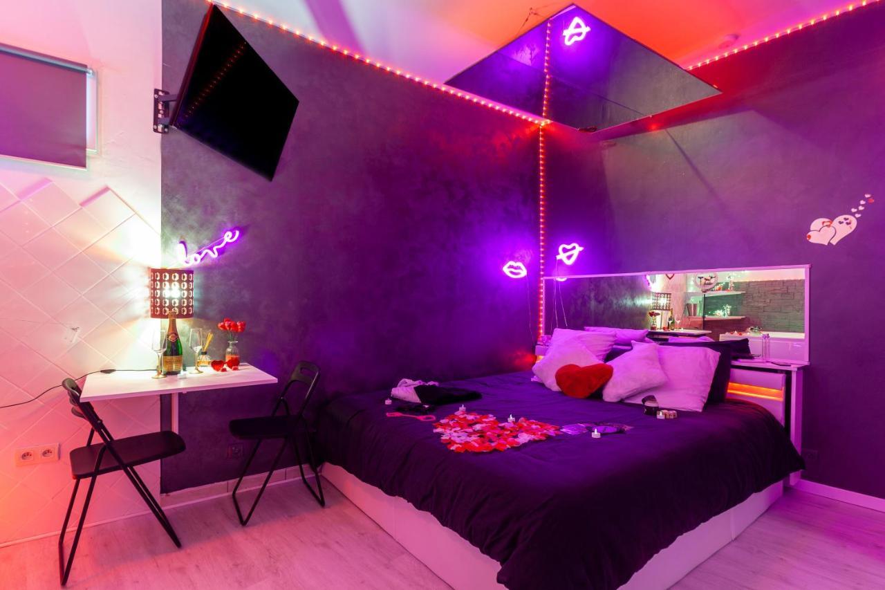 Love Room Avec Balneo Toulon Buitenkant foto