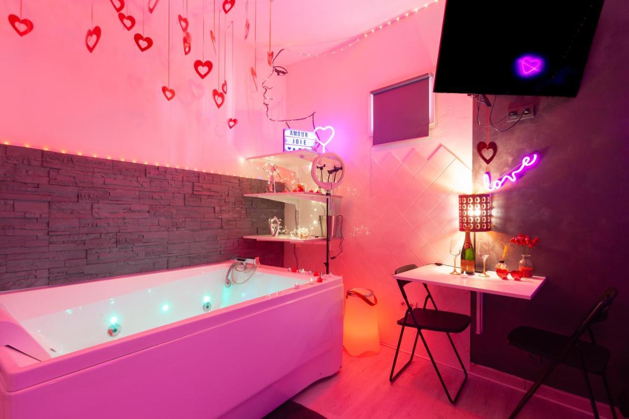 Love Room Avec Balneo Toulon Buitenkant foto
