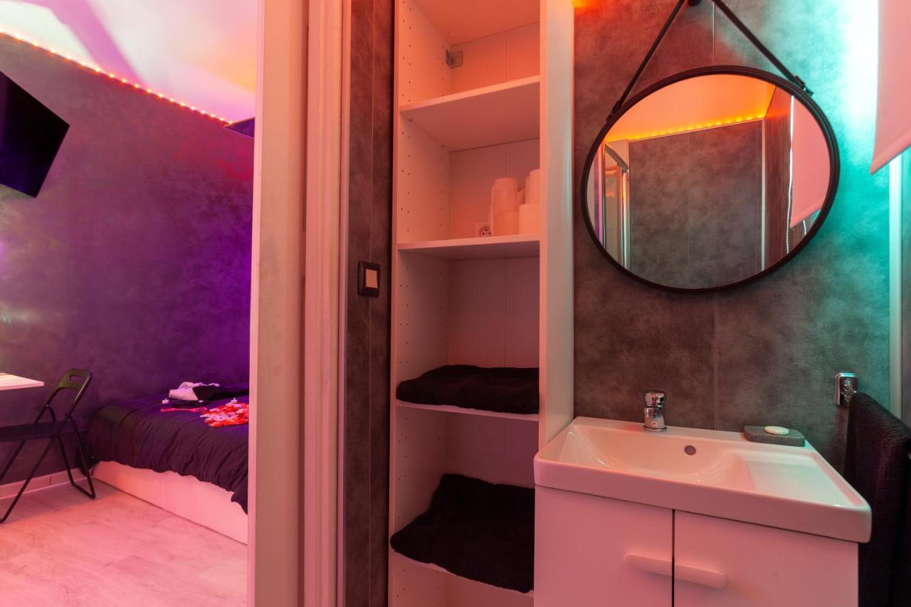 Love Room Avec Balneo Toulon Buitenkant foto