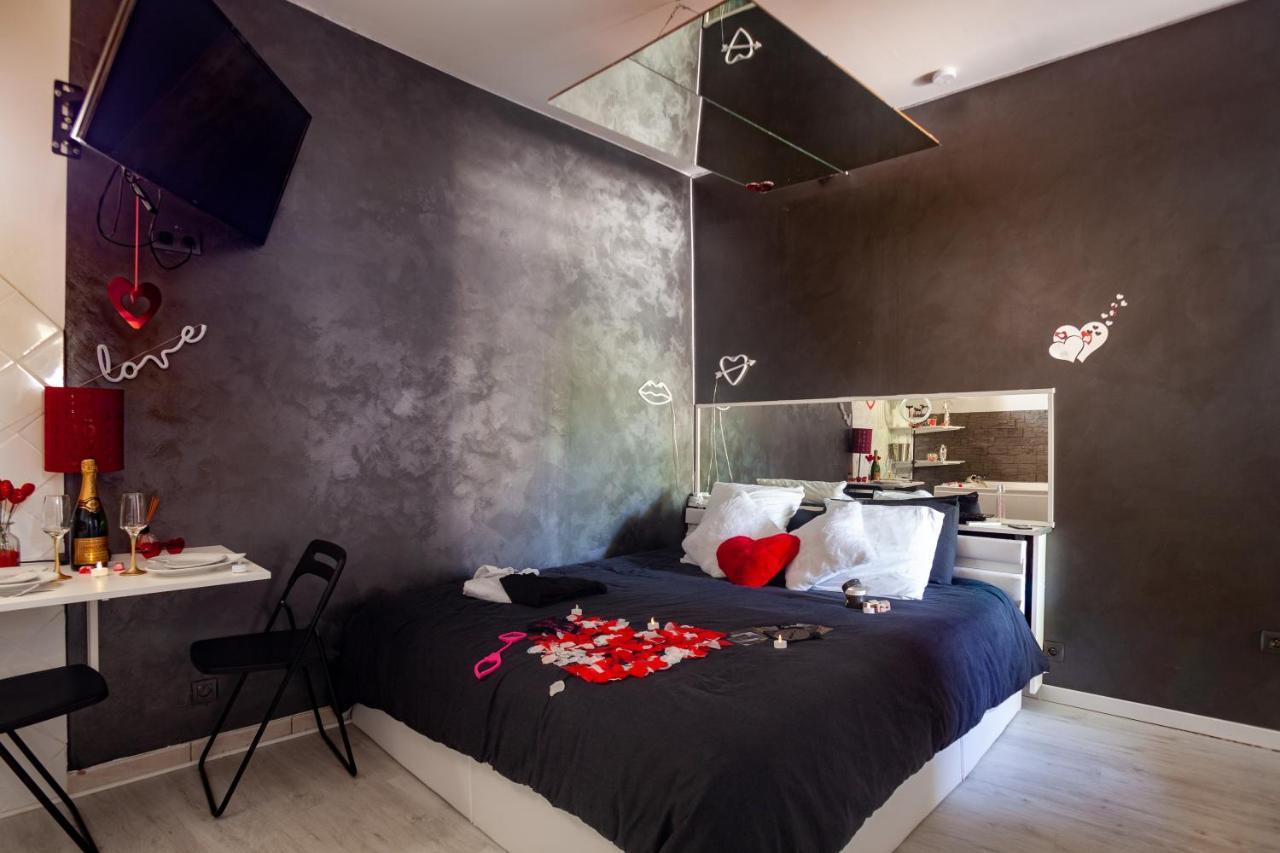 Love Room Avec Balneo Toulon Buitenkant foto